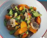 Foto langkah ke 8 dari resep Tumis brokoli,wortel,bakso.