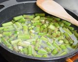 Une image de l'étape 1 de Gnocchi de ricotta au pesto d'asperges vertes, tuiles de parmesan (IG bas).