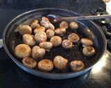 Foto del paso 1 de la receta: Conejo con papas y champiñones