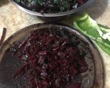 Foto del paso 3 de la receta: Bocadillos de hojas y pencas de remolacha