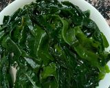 Hình bước làm 1 của món Canh rong biển với tôm, đậu hũ non