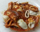 Foto del paso 5 de la receta: Agñelottis de pollo y espinaca en salsa de calamares.