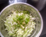 કોબીનો વઘારેલો સંભારો(Cabbage sambharo recipe in Gujarati) રેસીપી સ્ટેપ2ફોટો