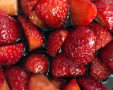 A picture of step 3 of Balsamic strawberries 🍓.