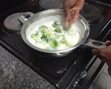 A picture of step 3 of Creamy broccoli.