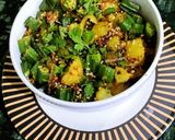A picture of step 4 of Okra Potato Masala Fry.