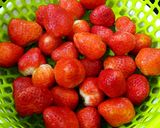 Hình bước làm 1 của món Sinh tố dâu tây