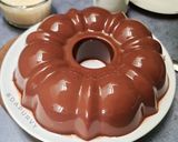 Foto langkah ke 7 dari resep Puding Coklat Chocochip Vla Vanilla.