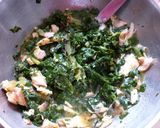 Foto del paso 3 de la receta: Tortilla de acelga y pollo casera