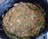 Foto del paso 5 de la receta: Tortilla de acelga y pollo casera