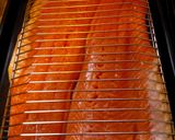 Foto del paso 2 de la receta: Asado a la parrilla de salmón rosado alimonado con crema de pesto 