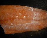 Foto del paso 1 de la receta: Asado a la parrilla de filet de salmon rosado con provenzal