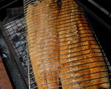 Foto del paso 4 de la receta: Asado a la parrilla de salmón rosado alimonado con crema de pesto 