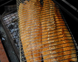 Foto del paso 4 de la receta: Asado a la parrilla de salmón rosado alimonado con crema de pesto 