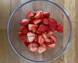 A picture of step 1 of Vanilla milkshake with roasted strawberries.