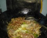 A picture of step 3 of Hari mich ka qeema.