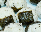Foto del paso 11 de la receta: Onigiris de salmón fáciles en microondas