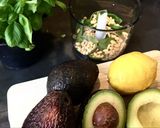 Une image de l'étape 1 de Pesto d'avocat.
