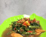 Foto langkah ke 5 dari resep Tumis Kangkung Bakso Sosis.