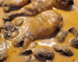 Foto del paso 7 de la receta: Pollo en salsa con ciruelas y champiñones