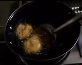 A picture of step 8 of Medhu vadai / Urad Vadai.
