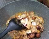 A picture of step 4 of Chestnut Chicken Pot 栗子炆雞.