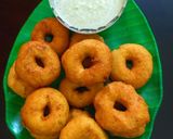 A picture of step 4 of Urad Dal Vada.