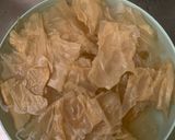 Foto langkah ke 1 dari resep Sop Kimlo Jamur Kuping.