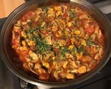 Une image de l'étape 11 de Moules aux tomates, champignons et persil.