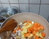 Foto langkah ke 3 dari resep Japanese Chicken Curry.