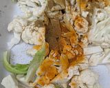 A picture of step 7 of Smoked mackerel + squash salad w/creamy yoghurt dressing.