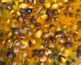 A picture of step 3 of Tempting black peas with gravy.