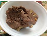 A picture of step 6 of Chocolate and Roasted Almond Ice-cream.