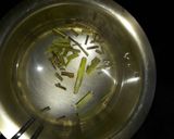 A picture of step 1 of Lemongrass Tea.