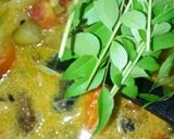 Foto langkah ke 3 dari resep Tongkol Kuah Asam Daun Kari.