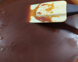 Foto del paso 1 de la receta: Tarta de caramelo Salado con frosting de nata y merengue