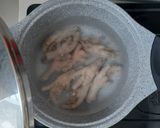 Foto langkah ke 2 dari resep Sayur sop bening ceker bakso.