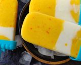 A picture of step 2 of Mango popsicles.