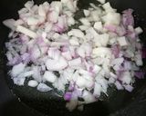 A picture of step 1 of Chicken qeema karahi.