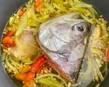 Foto langkah ke 3 dari resep Sop Kepala Ikan Salmon.