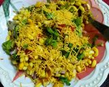 A picture of step 2 of Puffed rice bhel.