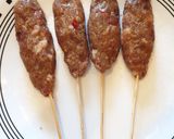 Foto langkah ke 2 dari resep Sate daging sapi giling.
