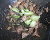 Foto langkah ke 4 dari resep Tongkol Asap Cabe Ijo.