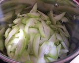 Hình bước làm 2 của món Canh bầu thịt nạc băm