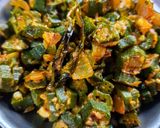 भेंडीची भाजी (bhendi chi bhaji recipe in marathi) रेसिपी स्टेप 10 फोटो 