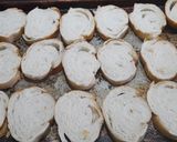 Foto del paso 1 de la receta: Tostaditas adobadas y gratinadas con cheddar