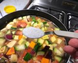 Foto del paso 2 de la receta: Technicolor II(sopa de vegetales varios)