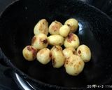 A picture of step 2 of Spicy Baby potatoes.