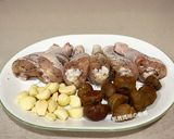 A picture of step 1 of Garlic Chestnut Chicken Drumstick Soup.