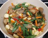 Foto langkah ke 6 dari resep Tumis Buncis Bakso.